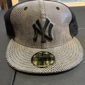 New Era 59Fifty NY Yankees Reptile Look Fitted Baseball Hat MLB Cap Size 7-1/2